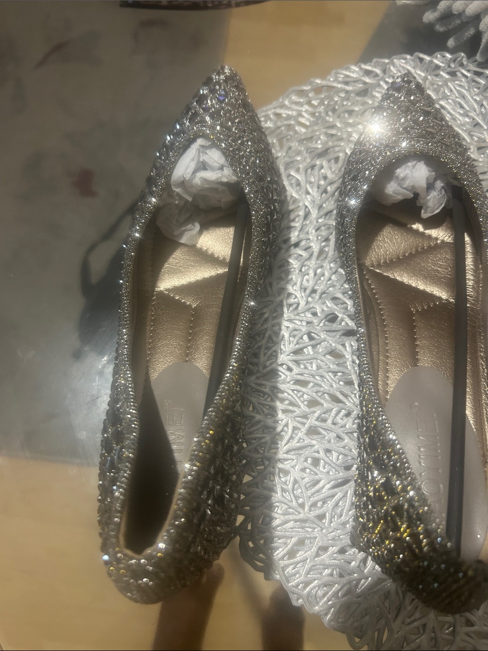New never worn Women's Pointed Toe Glitter Flat - Silver